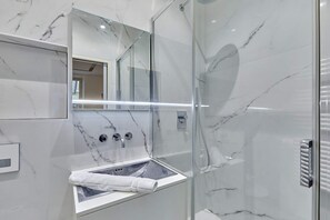 Apartment | Bathroom | Hair dryer - Cosi Apartment Bastille-le Marais (Paris)