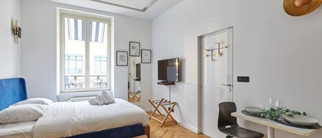 Apartment | Laptop workspace, iron/ironing board, bed sheets