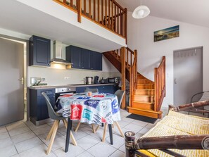 Dining - Comfortable duplex in Barneville-Carteret with garden and parking (Barneville-Carteret)