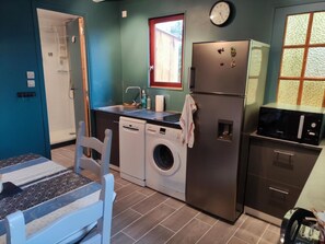 Kylskåp, mikrovågsugn, ugn och diskmaskin