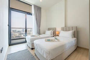 2 Schlafzimmer, Schreibtisch, Bügeleisen/Bügelbrett, Reisekinderbett