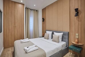Appartement | Espace de travail pour ordinateurs portables, fer et planche à repasser