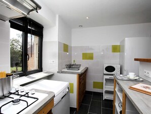 Fridge, microwave, dishwasher, coffee/tea maker