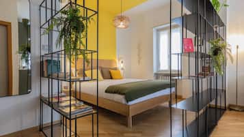 Studio, Balkon | 2 Schlafzimmer, kostenloses WLAN, Bettwäsche