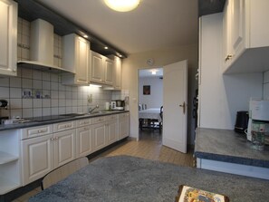 Fridge, microwave, oven, dishwasher - Spacious house in Blainville-sur-Mer with large garden (Blainville-sur-Mer)