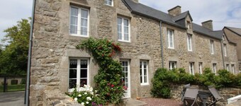 Semi-detached house with fireplace, pets allowed and parking in Flamanville