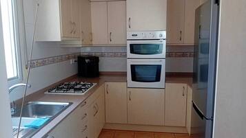 Réfrigérateur, four, plaque de cuisson, lave-vaisselle