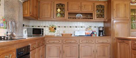 Réfrigérateur, micro-ondes, lave-vaisselle