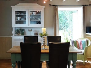 Dining - Charming house with sea view, enclosed garden and Wifi (La Hague)