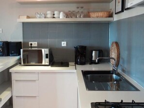 Kühlschrank, Mikrowelle, Geschirrspüler