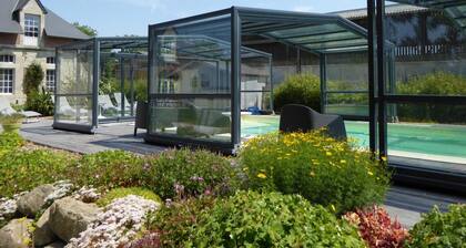 Charmant gĂźte 19Ăšme avec piscine et billard