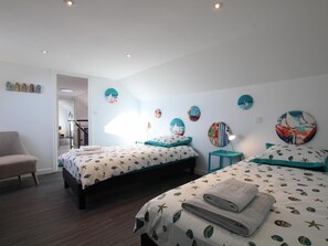 5 bedrooms, free WiFi - House in Gratot, near beaches, WIFI, parking (Gratot)