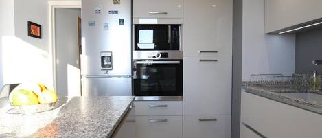 Réfrigérateur, micro-ondes, lave-vaisselle