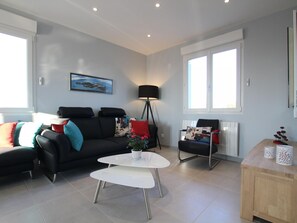 Televisión, chimenea y tenis de mesa 