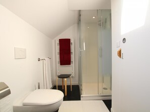 Bathroom - House in Gratot, near beaches, WIFI, parking (Gratot)