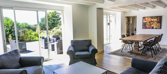 Charming cottage in Flamanville with enclosed garden and parking for 4 pers.