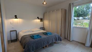 Lit parapluie, Wi-Fi gratuit, draps fournis