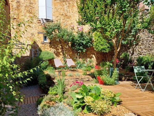 Air-conditioned house with garden in the heart of Sarlat