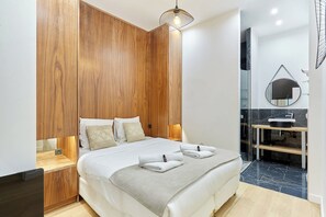 Apartment | Laptop workspace, iron/ironing board, bed sheets - Apartment Center of Paris Sacre Coeur (Paris)