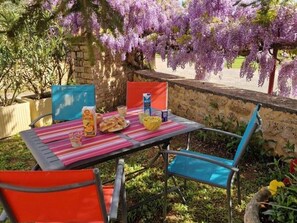 Outdoor dining - Cozy cottage for 4 with garden and terrace (Cherveix-Cubas)