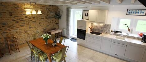 Réfrigérateur, micro-ondes, four, lave-vaisselle