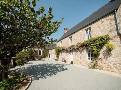 Maison de luxe avec piscine intérieure et jardin en Normandie
