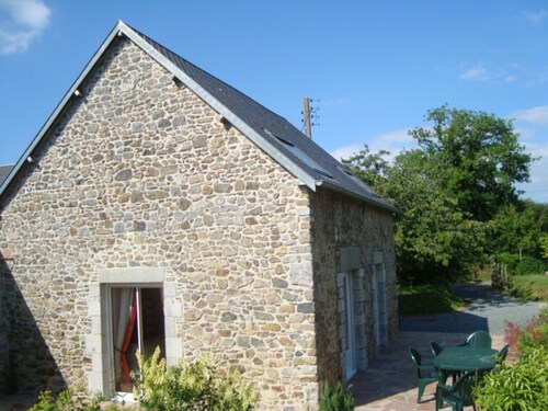 Charmante maison en pierre proche mer avec jardin et BBQ