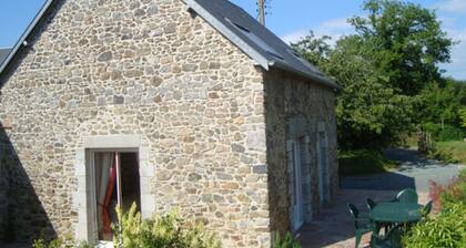 Charmante maison en pierre proche mer avec jardin et BBQ