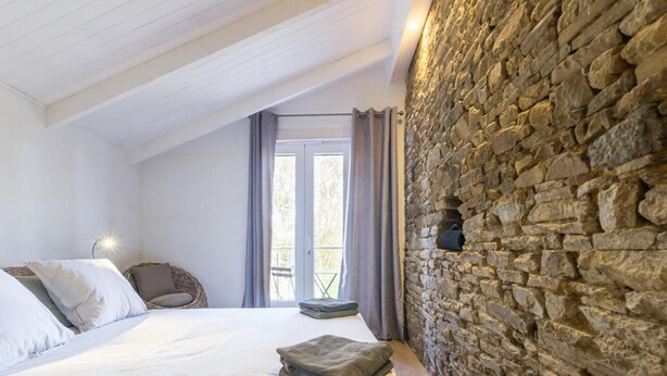 3 bedrooms, free WiFi, bed sheets - Semi-detached house with balcony in countryside, Wi-Fi, parking, pets allowed (Saint-Laurent-de-Terregatte)