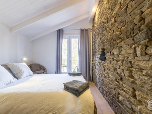 Maison mitoyenne avec balcon en campagne, Wi-Fi, parking, animaux admis