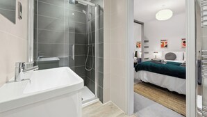 Unclassified image, 5 of 27, button - NEC Birmingham Airport Modern Village Retreat, Sleeps 7, Free Parking (Hampton in Arden)
