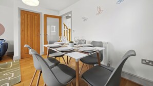 Unclassified image, 4 of 27, button - NEC Birmingham Airport Modern Village Retreat, Sleeps 7, Free Parking (Hampton in Arden)
