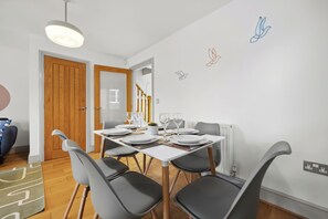 Dining - NEC Birmingham Airport Modern Village Retreat, Sleeps 7, Free Parking (Hampton in Arden)