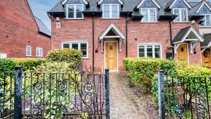 Unclassified image, 2 of 27, button - NEC Birmingham Airport Modern Village Retreat, Sleeps 7, Free Parking (Hampton in Arden)