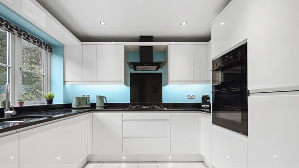 Unclassified image, 1 of 27, button - NEC Birmingham Airport Modern Village Retreat, Sleeps 7, Free Parking (Hampton in Arden)