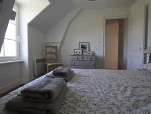 3 chambres, accès au Wi-Fi (inclus), literie fournie