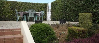 Casa de piedra con jardín y se aceptan mascotas