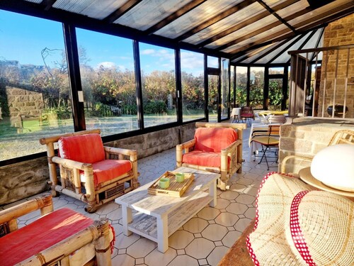 Maison spacieuse avec vue mer, cheminée et jardin