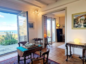 Interior - Spacious house with sea view, fireplace and garden (La Hague)