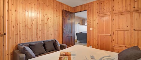 Family Apartment, Multiple Bedrooms (Appartamento Bellevue Richardette) | 2 bedrooms, free WiFi, bed sheets