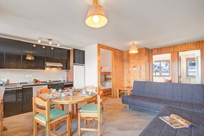 Familienapartment, 2 Schlafzimmer (Appartamento Bellevue Richardette) | Eigene Küche | Kühlschrank, Herdplatte, Geschirrspüler, Kochgeschirr/Geschirr/Besteck