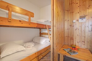 Family Apartment, Multiple Bedrooms (Appartamento Bellevue Richardette) | 2 bedrooms, free WiFi, bed sheets - Appartamento Bellevue Richardette (Sauze d'Oulx)