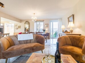 TV, table football, ping pong, offices - Charming countryside house with large green area (Marcilly)