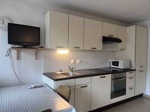 Fridge, microwave, oven, coffee/tea maker