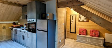 Réfrigérateur, micro-ondes, lave-vaisselle, grille-pain