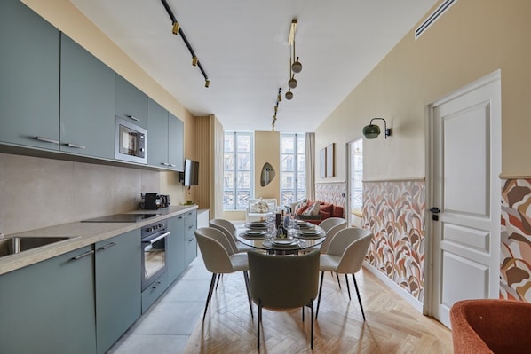 Appartamento | Cucina privata | Frigorifero, microonde, forno, piano cottura
