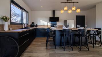 Micro-ondes, four, plaque de cuisson, lave-vaisselle