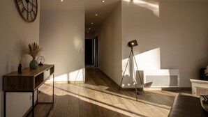 Interior - New house facing the Pyrenees (Loucrup)