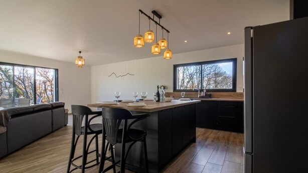 Interior - New house facing the Pyrenees (Loucrup)