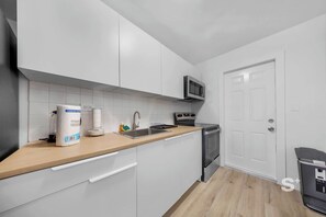 Geladeira, micro-ondas, fogão, cooktop